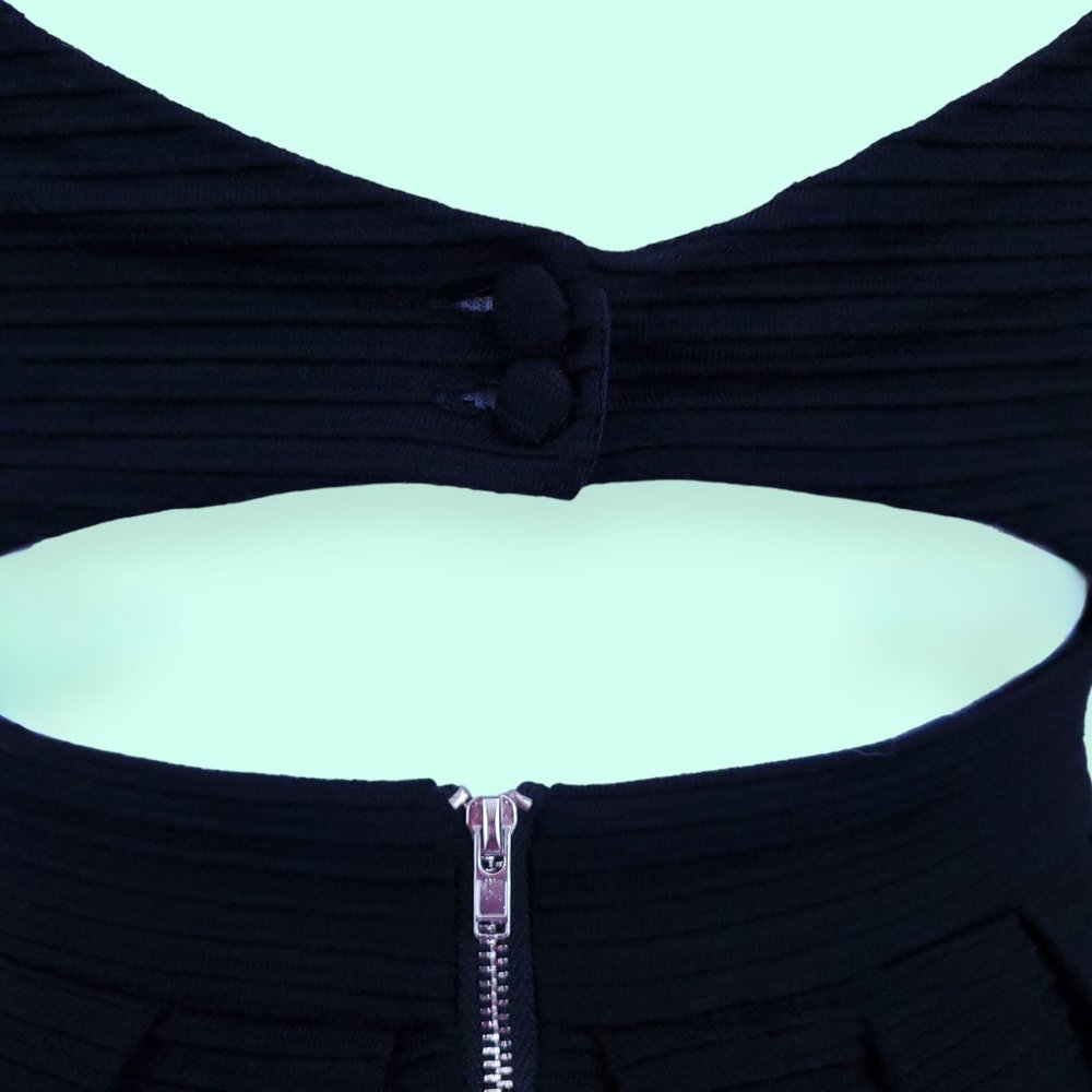 Boutique Little Black Dress with Heart-Cutout & Pleats S - Picture 5 of 7